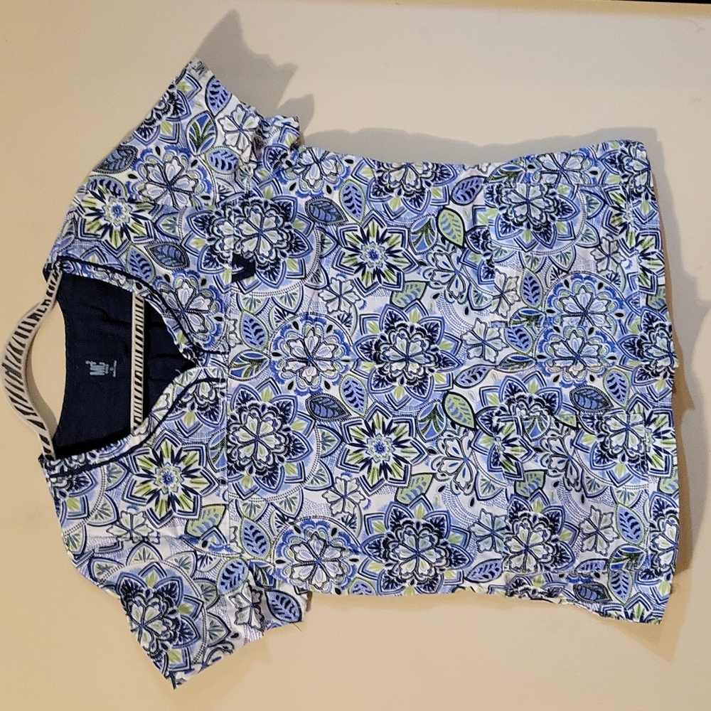 MC2 LARGE SCRUB TOP NWOT